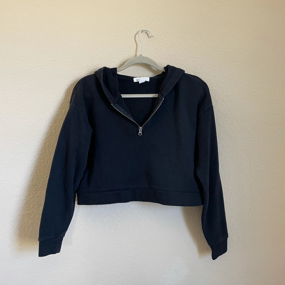 🐝 F21 Black Cropped Hoodie